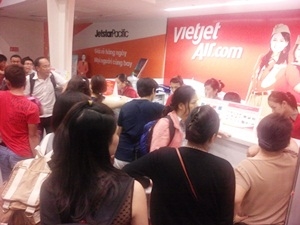 Hàng trăm hành khách bức xúc vì bị Vietjet Air bỏ rơi